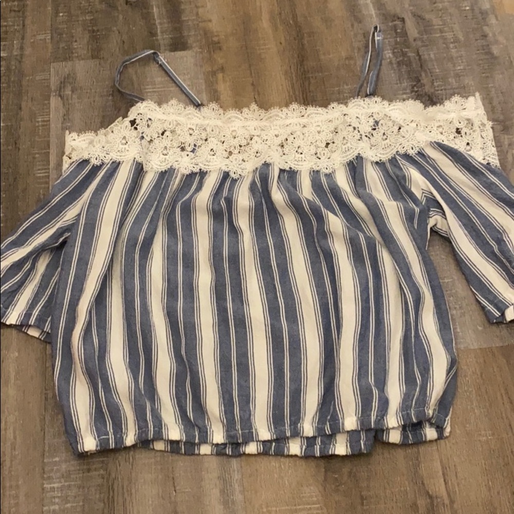 Off the shoulder cropped shirt